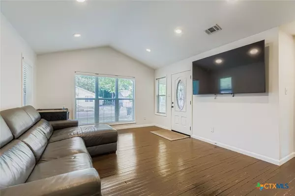 969 N Liberty AVE, New Braunfels, TX 78130