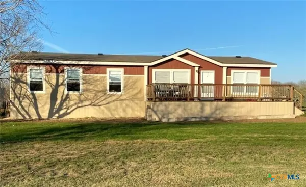 5570 Blackhill RD, Floresville, TX 78114