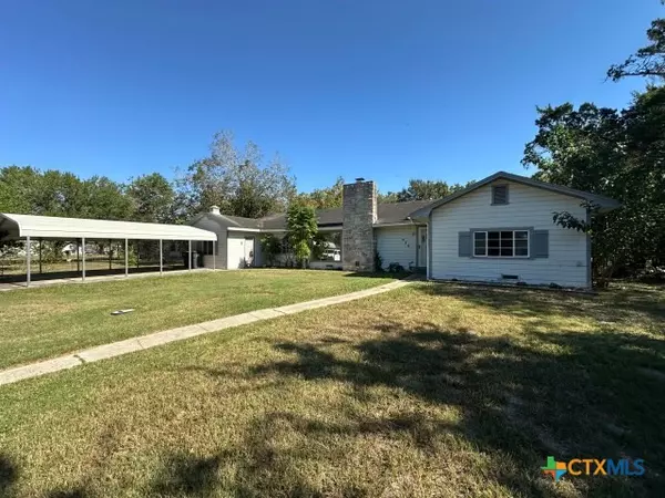 612 S East ST, Edna, TX 77957