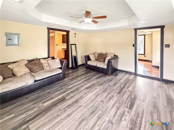 Belton, TX 76513,120 W Avenue J