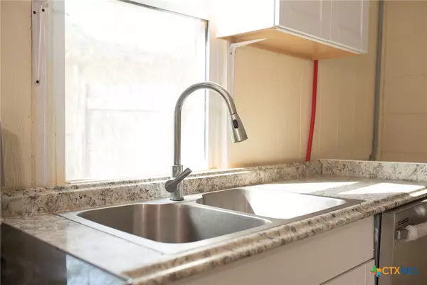 Port Lavaca, TX 77979,1408 Holloman DR