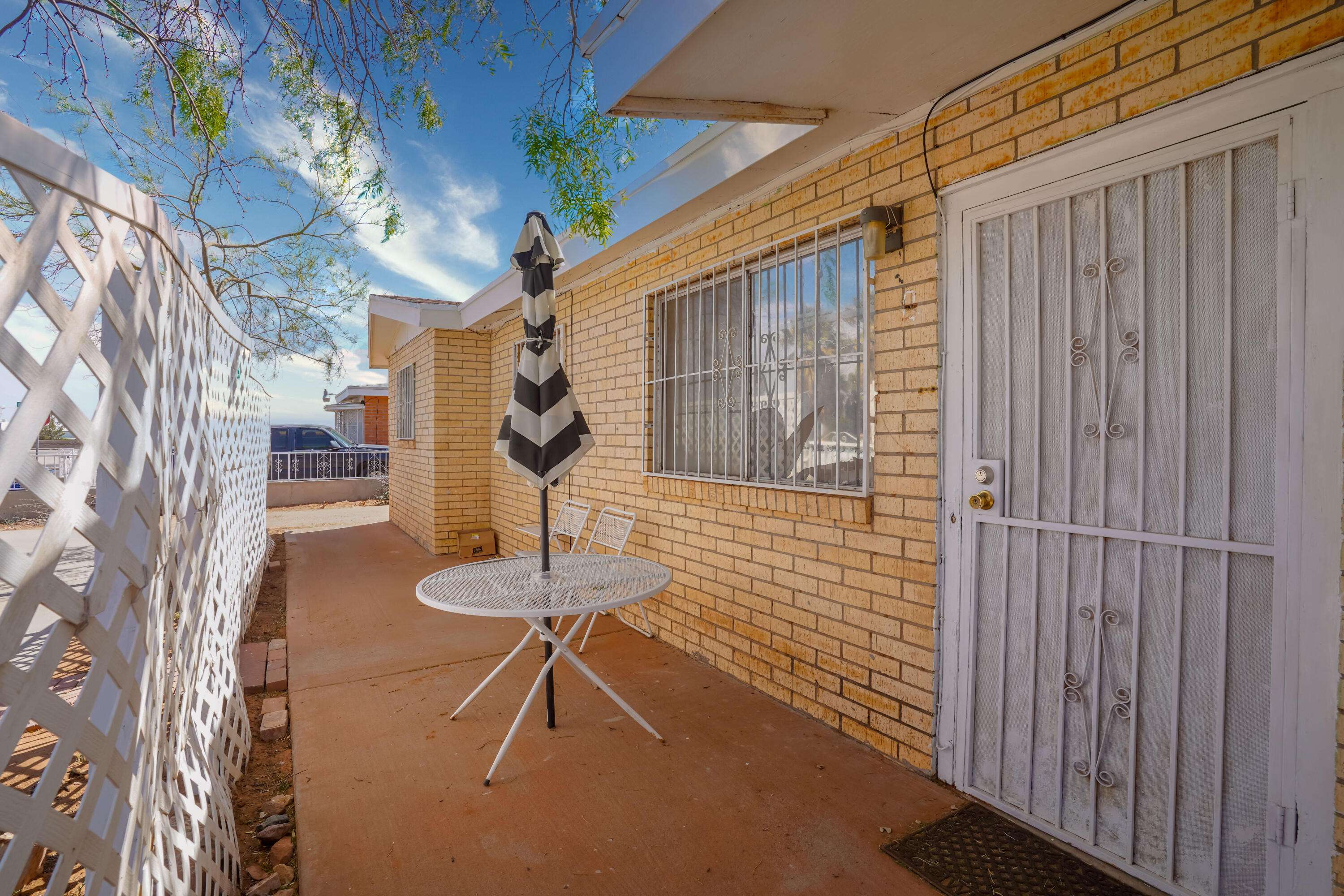 El Paso, TX 79924,10005 Conover LN