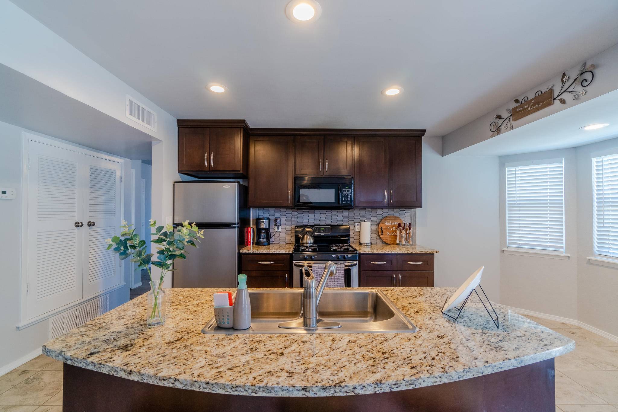 El Paso, TX 79935,2704 Eads PL