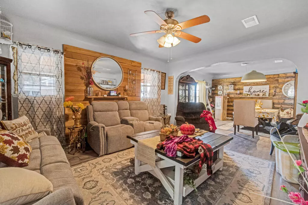 Fabens, TX 79838,838 NE CAMP ST