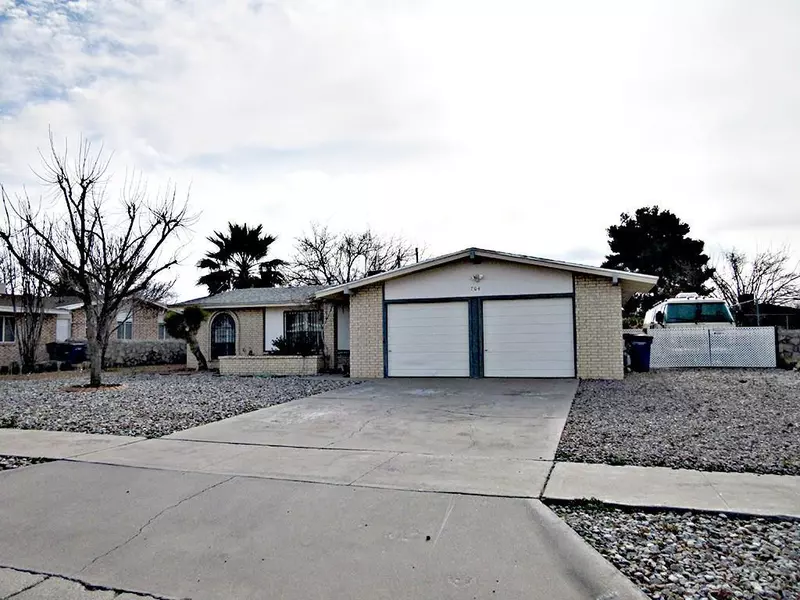 704 Quinta Luz CIR, El Paso, TX 79922