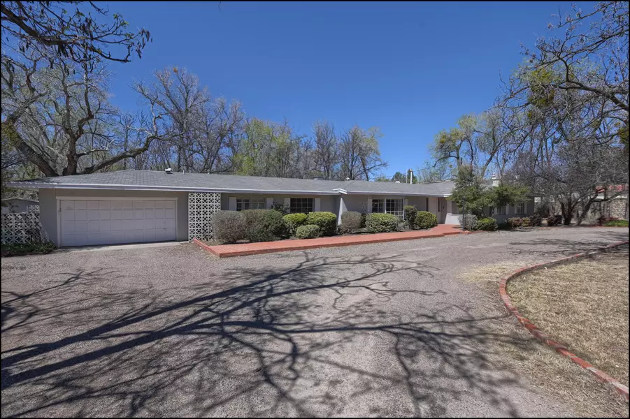 5025 Country Club PL, El Paso, TX 79922