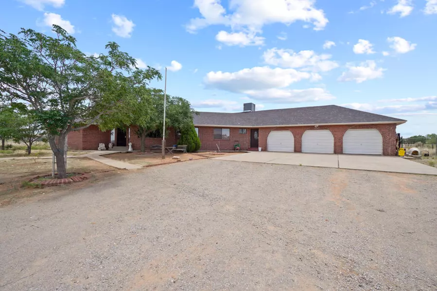 4940 Indian Wells DR, Clint, TX 79938