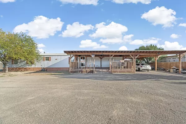 384 JUDGE BEAN CIR, Clint, TX 79836