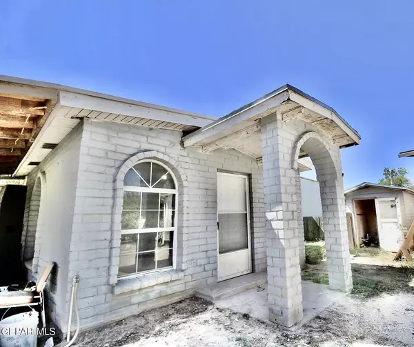 182 Midnight sun drive DR,  Socorro,  TX 79927