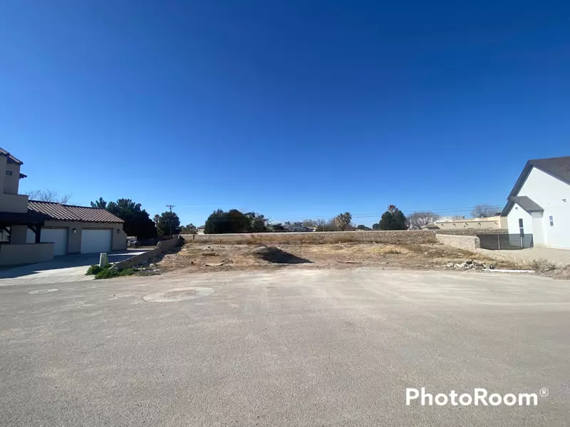 633 BIR CIRCLE CIR, El Paso, TX 79932