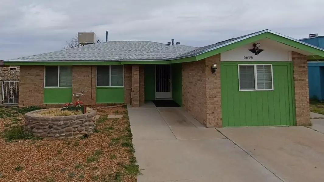 6696 Tiger Eye DR, El Paso, TX 79924