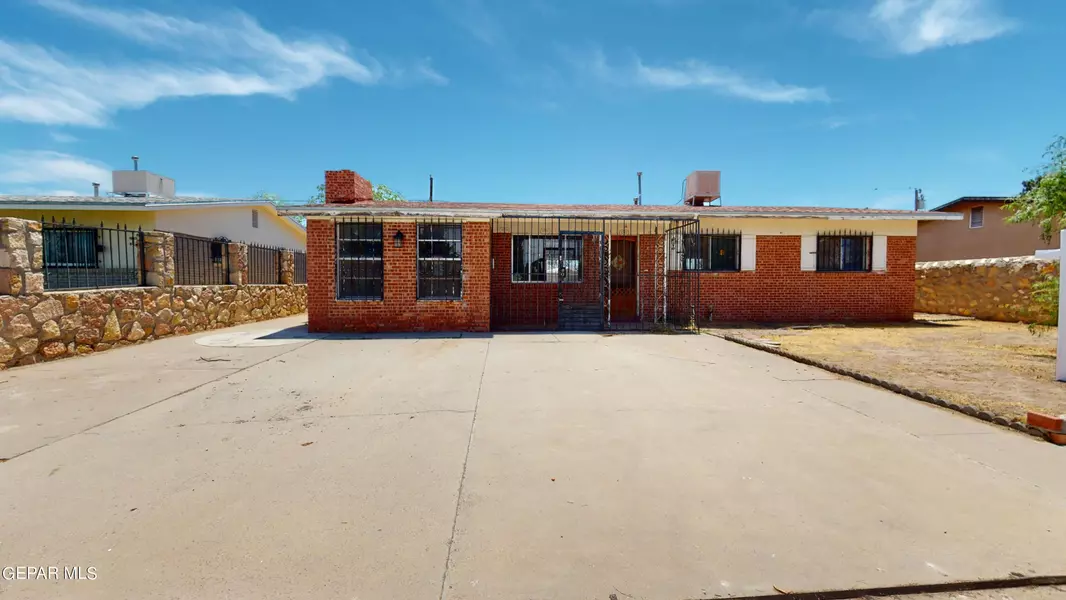 470 MOORELAND ST, El Paso, TX 79907