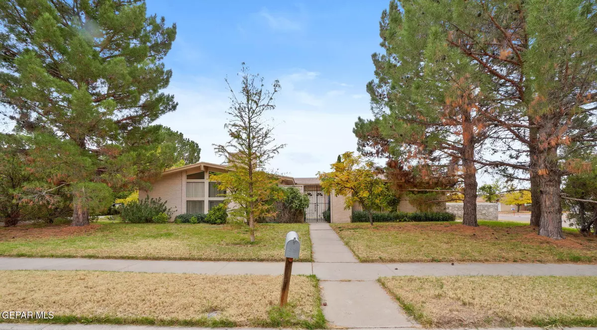 El Paso, TX 79922,4249 LA ADELITA DR