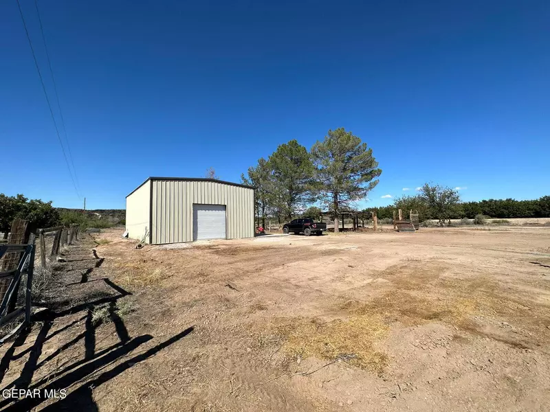 6111 County Rd B10, La Mesa, NM 88044