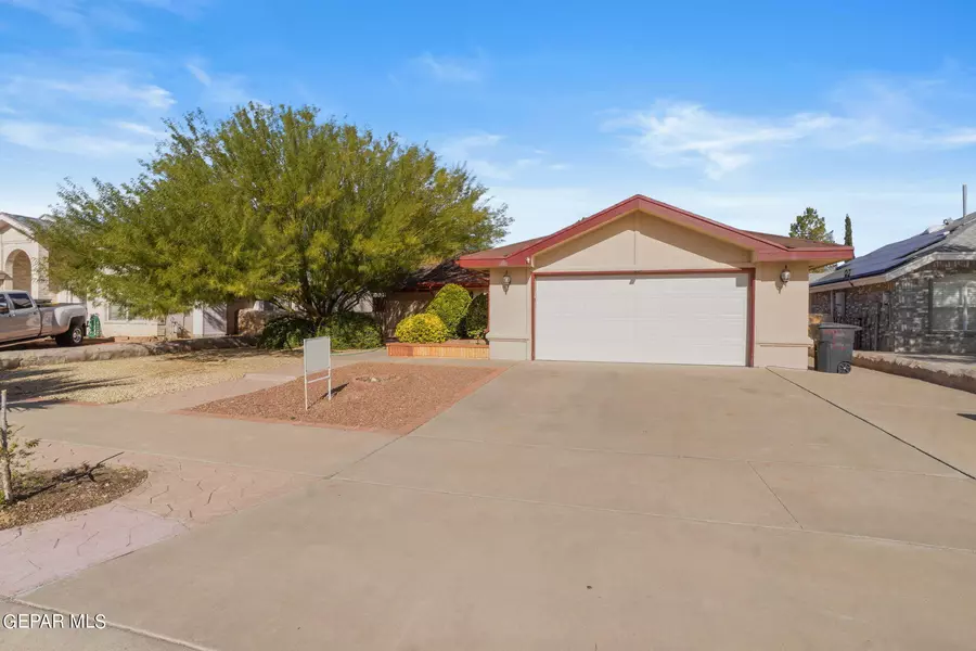 13933 JEWELED DESERT DR, Horizon City, TX 79928