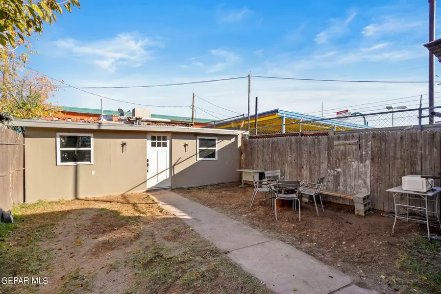 108 N HAMMETT ST, El Paso, TX 79905