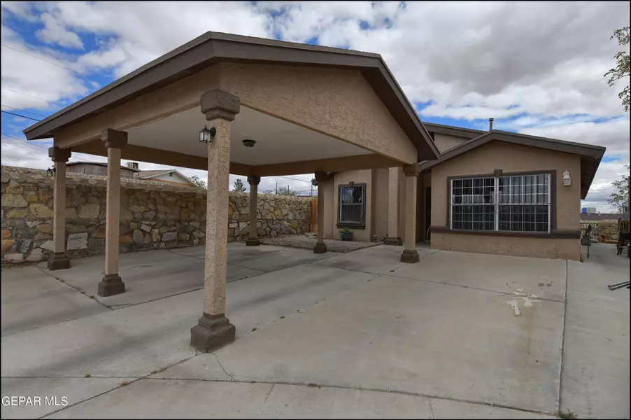 477 Sunrise Hills DR, El Paso, TX 79928