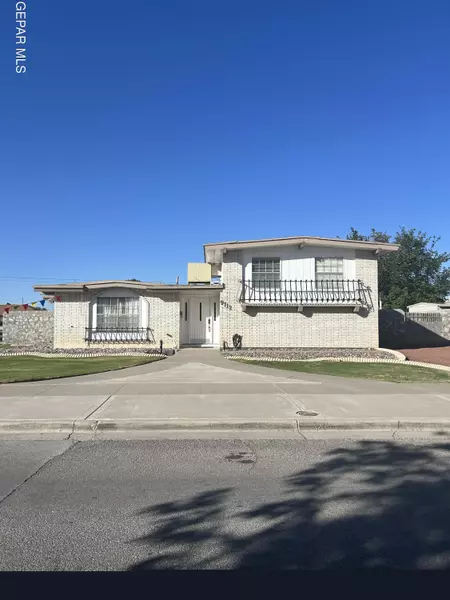 9112 McCabe DR, El Paso, TX 79925