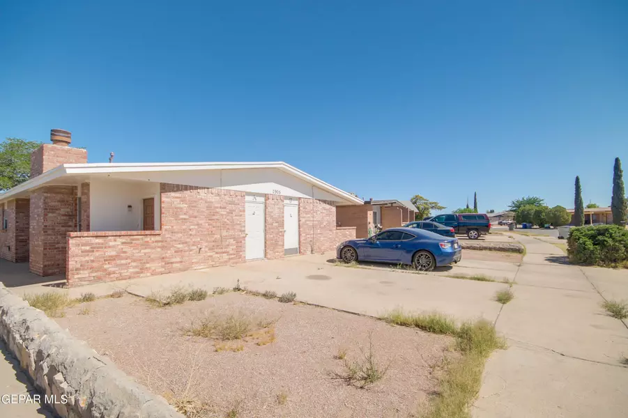 2905 BEACHCOMBER DR #A-B, El Paso, TX 79936