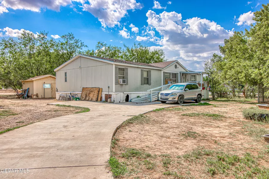 12160 Atacama LN, Clint, TX 79836