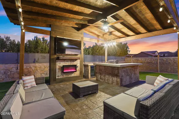 El Paso, TX 79932,5604 Valley Oak DR