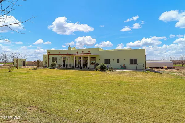 29 Egret RD, Anthony, NM 88021