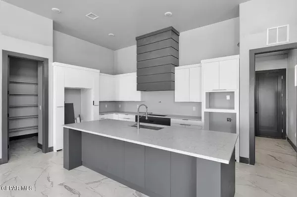 El Paso, TX 79911,7367 Cimarron Rim DR