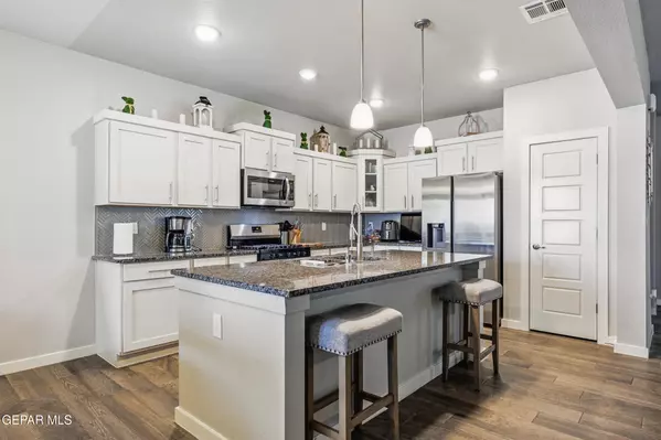 El Paso, TX 79938,2432 Sammy Cervantes ST