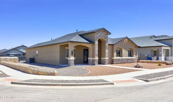 2432 Sammy Cervantes ST, El Paso, TX 79938