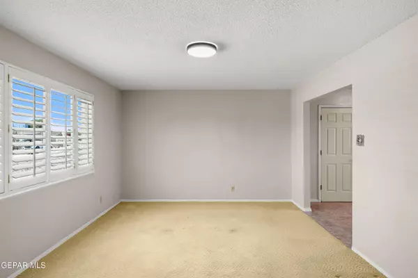 El Paso, TX 79925,8213 Mineola DR