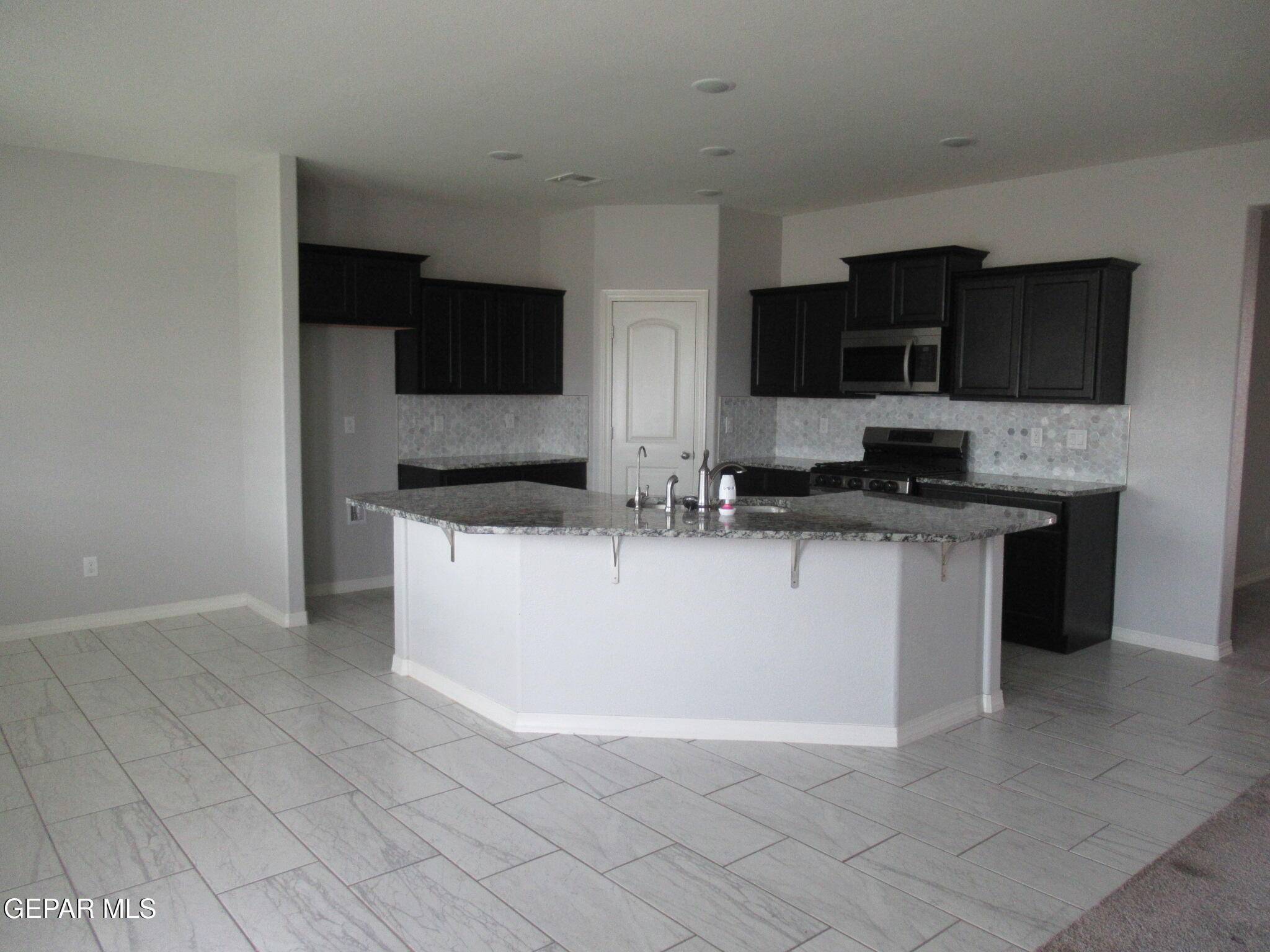 El Paso, TX 79938,2813 MIKE PRICE DR