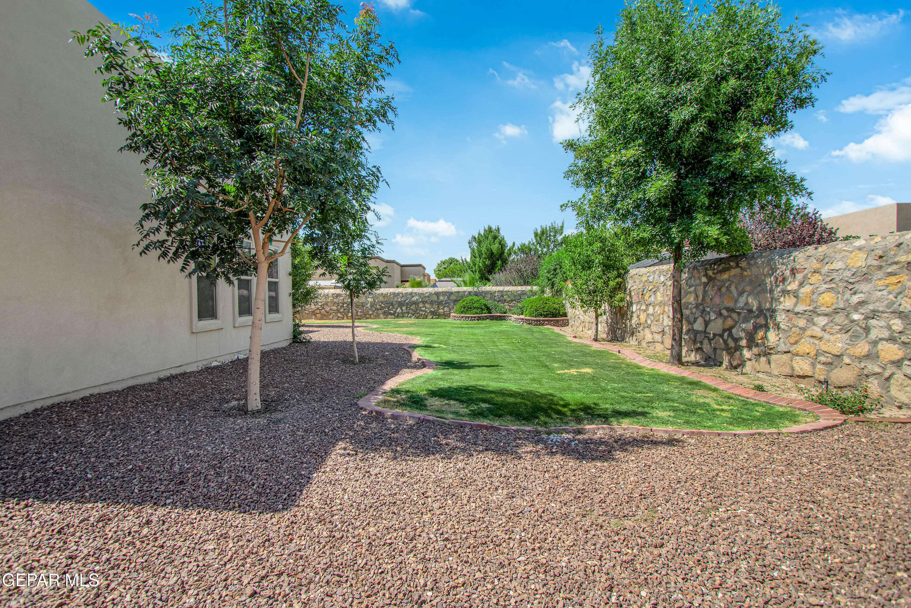 El Paso, TX 79932,5648 VALLEY OAK DR