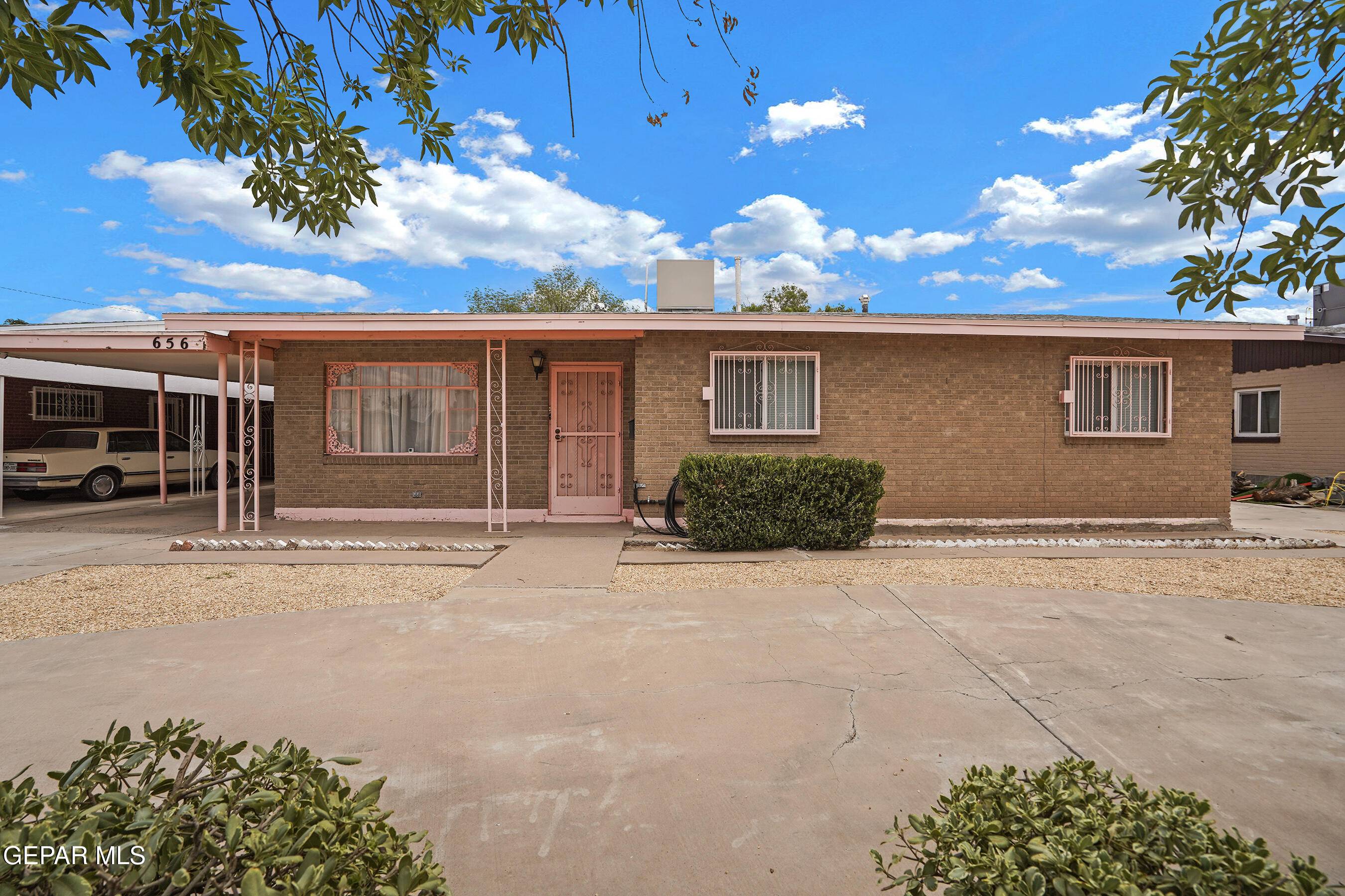 El Paso, TX 79905,656 CORTEZ DR