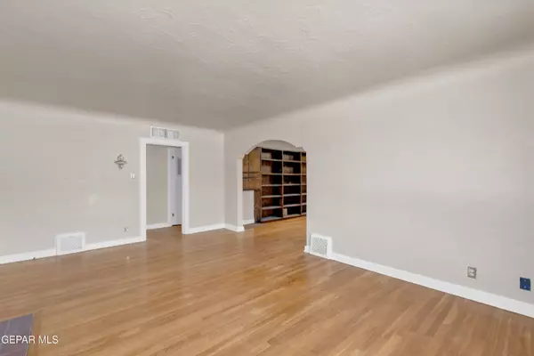 El Paso, TX 79902,412 E BALTIMORE DR