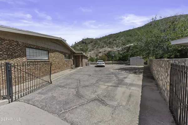 El Paso, TX 79902,4351 DONNYBROOK PL