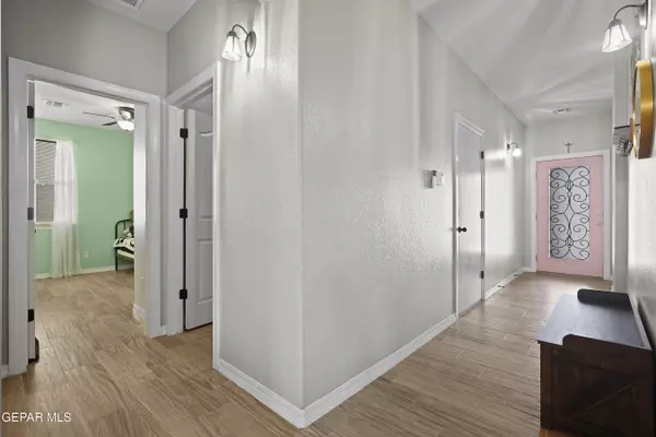 El Paso, TX 79934,7112 N SKIES