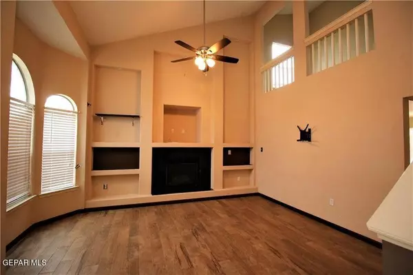 El Paso, TX 79924,6241 LOVEBIRD LN