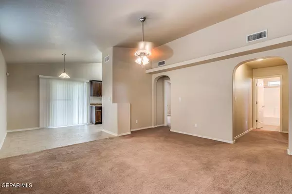 El Paso, TX 79934,7048 COPPER TOWN DR