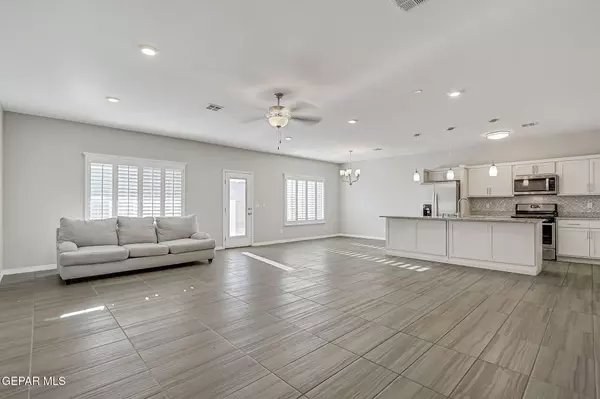 El Paso, TX 79928,261 EMERALD SUN DR