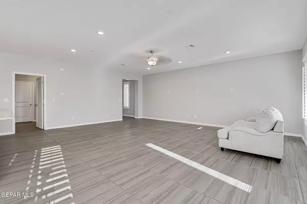 El Paso, TX 79928,261 EMERALD SUN DR