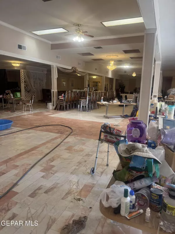 El Paso, TX 79932,5824 Doniphan DR