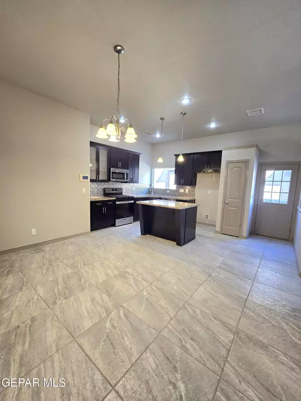 El Paso, TX 79938,3857 Loma Cortez DR