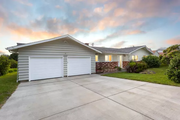 3888 SW Fehrenbacher DR, Waldport, OR 97394