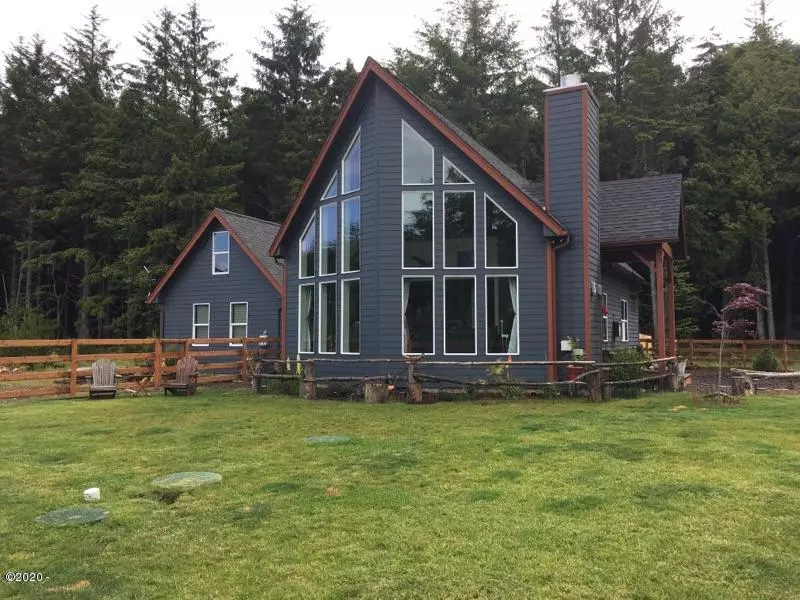 Waldport, OR 97394,810 SW Wakeetum ST