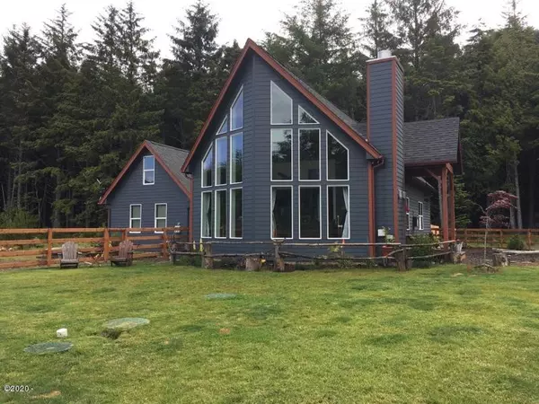 810 SW Wakeetum ST, Waldport, OR 97394