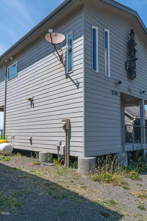 5378 SW Pacific Coast HWY, Waldport, OR 97394