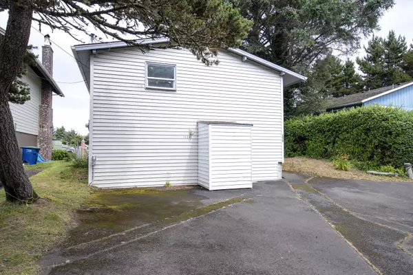 Lincoln City, OR 97367,1424 3rd ST