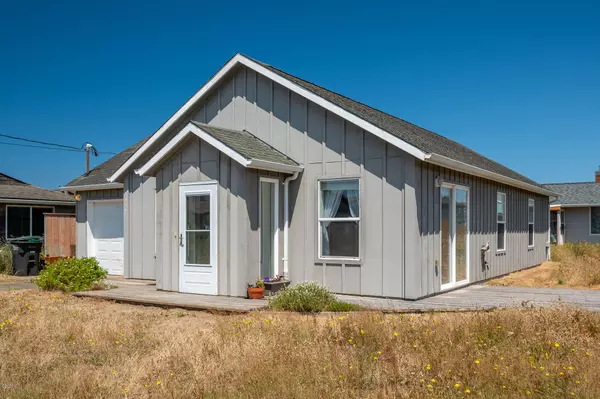 1914 NW BEACHVIEW DR, Waldport, OR 97394