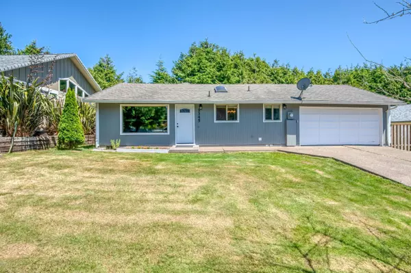 1345 SW Fairway DR, Waldport, OR 97394