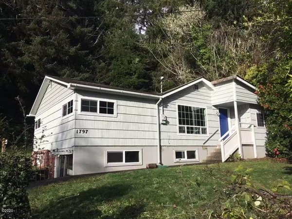 1797, 1799 Alsea HWY, Waldport, OR 97394